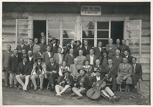 Powicenie Domu Ludowego - Kocielisko 1938. Fotografowa Wadysaw Wachulski z Chochoowa. (40 kB)