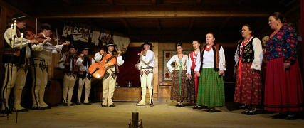 koncert rozpocz zesp POLANIORZE z Koscieliska